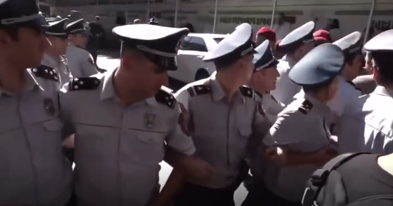 İrəvanda çaxnaşma səngimir – YENİ GÖRÜNTÜLƏR İrəvanda çaxnaşma səngimir – YENİ GÖRÜNTÜLƏR
