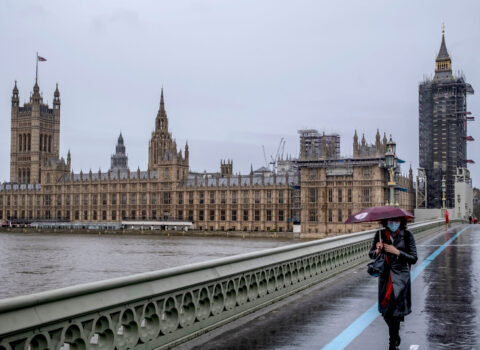 Britaniyada koronavirusa 45 mindən çox yeni yoluxma halı qeydə alındı – 57 nəfər həyatını itirdi