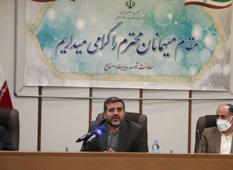 İranda fars dilindən istifadə etməyənlərə sərt xəbərdarlıq edildi
