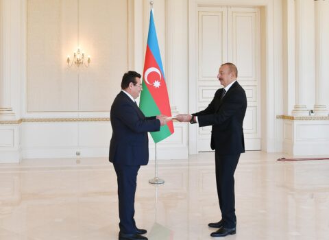 İlham Əliyev Rumıniya səfirinin etimadnaməsini qəbul etdi – FOTOLAR – YENİLƏNİB