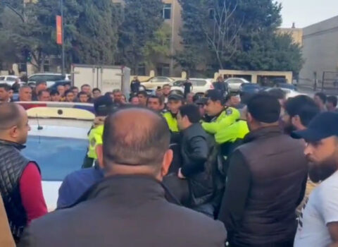 Bakıda sərxoş sürücü ilə polis arasında insident – ANBAAN VİDEO