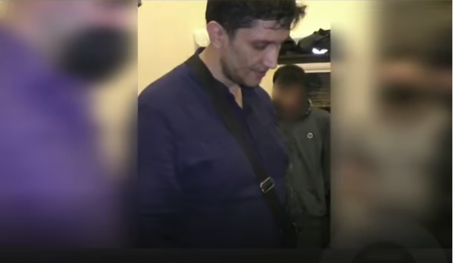 Cavid Sumqayıtlının narkotikə görə həbs olunma görüntüləri yayıldı – Üzərindən narkotiki belə çıxardı – VİDEO Cavid Sumqayıtlının narkotikə görə həbs olunma görüntüləri yayıldı – Üzərindən narkotiki belə çıxardı – VİDEO