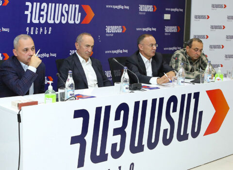 “Sülh çağırışları ilə sülhü təmin etmək mümkün deyil” – “Ermənistan” bloku Paşinyana SƏSLƏNDİ
