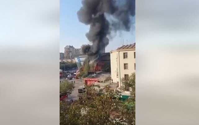 Bakıda məşhur ticarət mərkəzindəki YANĞIN SÖNDÜRÜLDÜ – YENİLƏNİB- VİDEO Bakıda məşhur ticarət mərkəzindəki YANĞIN SÖNDÜRÜLDÜ – YENİLƏNİB- VİDEO