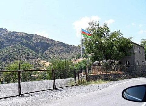 Azərbaycan Gorus-Qafan yolunda tikinti aparır