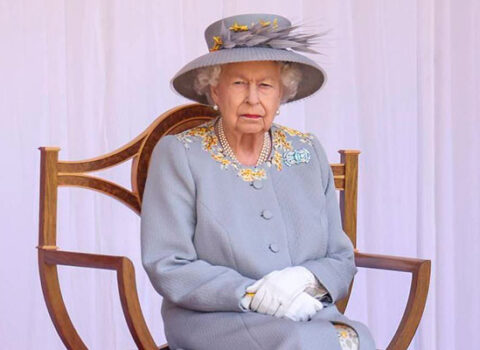 Kraliça evinin bağçasına BAĞBAN axtarır