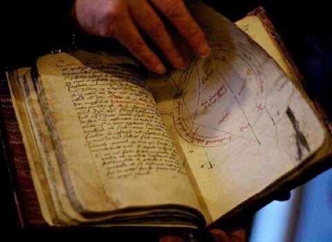 Sirli “Əbədi Kitab”ın şifrəsi açıldı: 3044-cü ildə insanlar yadplanetlilərlə görüşəcəklər – ŞOK PROQNOZ