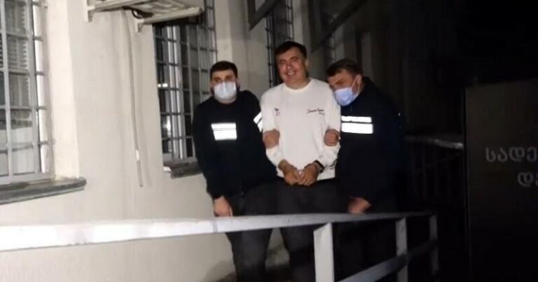 Saakaşvili öz ayağı ilə niyə həbsə girdi? – Tiflisi “qaynar qazana” çevirəcək bu addımın İLGİNC SƏBƏBLƏRİ Saakaşvili öz ayağı ilə niyə həbsə girdi? – Tiflisi “qaynar qazana” çevirəcək bu addımın İLGİNC SƏBƏBLƏRİ