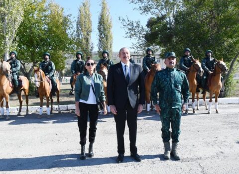 İlham Əliyev Ermənistanla sərhəddə hərbi hissənin açılışında – YENİLƏNİB