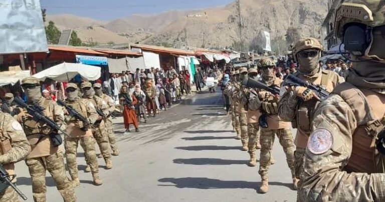 Taliban Tacikistanla sərhədə ordu yerləşdirdi Taliban Tacikistanla sərhədə ordu yerləşdirdi