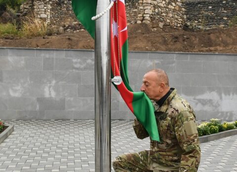 Ali Baş Komandan Talış kəndində Azərbaycan bayrağını ucaltdı – FOTOLAR