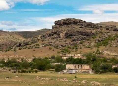 “Bakı Qarabağı xilas edir, paxıllıqla baxırıq” – Arşakyan