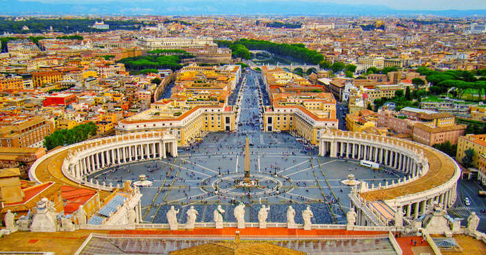 Gərginlik artdı: Vatikan bu ölkədəki səfirliyini bağladı