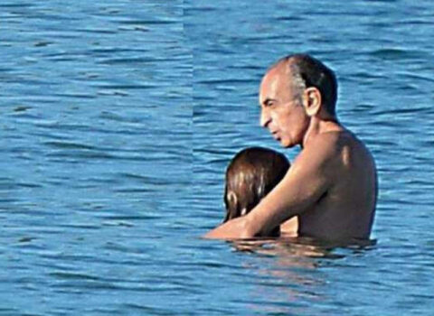 63 yaşlı qalmaqallı siyasətçi 28 yaşlı sevgilisi ilə dənizdə görüntüləndi – FOTO