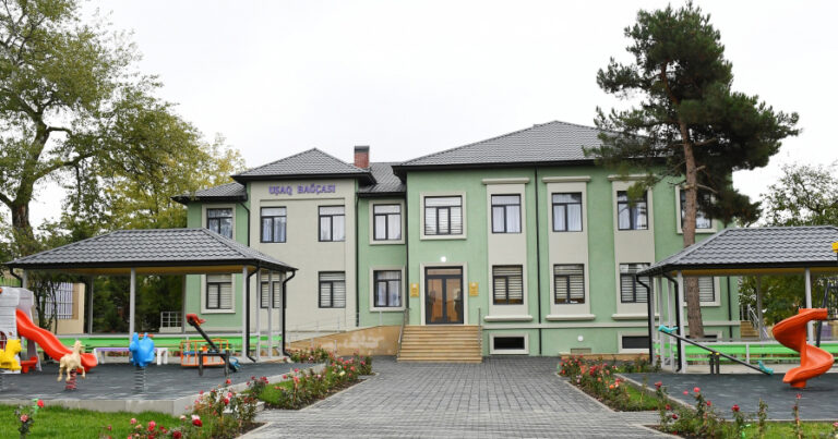 Prezidentlə xanımı körpələr evi-uşaq bağçasının açılışında – FOTOLAR Prezidentlə xanımı körpələr evi-uşaq bağçasının açılışında – FOTOLAR