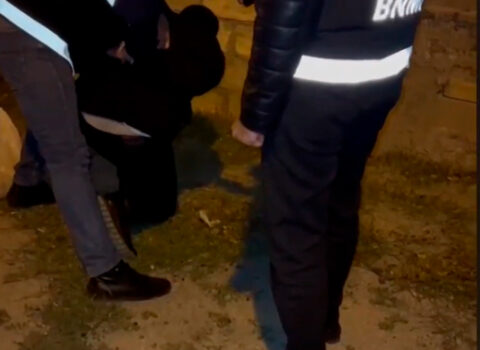 Bakıda narkotik satan şəxs belə ələ keçdi – ƏMƏLİYYAT VİDEOSU