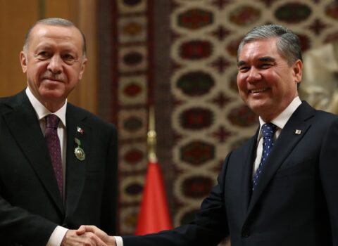 Berdiməhəmmədov Ərdoğanı təltif etdi – FOTO