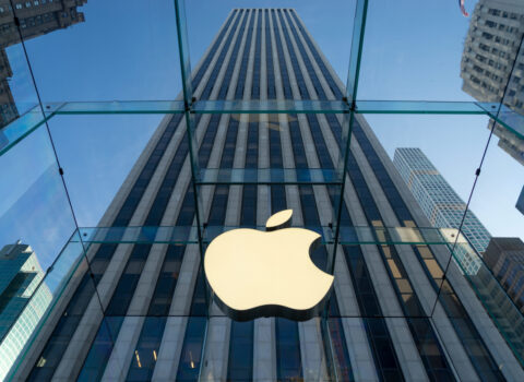 “Apple” şirkəti nasaz “iPhone”ları geri çağırır