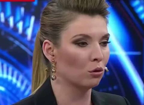 Rusiyalı teleaparıcı Olqa Skabeyevanın “ağzını yumdular” – VİDEO