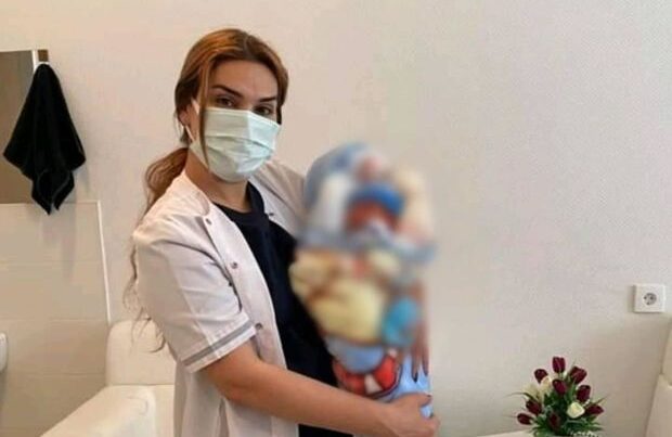 Bakıda xəstəxanada hamilə öldü: Yaxınları tanınmış ginekoloqu döydü – YENİLƏNİB + RƏSMİ AÇIQLAMA Bakıda xəstəxanada hamilə öldü: Yaxınları tanınmış ginekoloqu döydü – YENİLƏNİB + RƏSMİ AÇIQLAMA