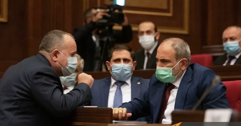 Hazırda Paşinyan Ermənistan TŞ-nin TƏCİLİ İCLASINI KEÇİRİR Hazırda Paşinyan Ermənistan TŞ-nin TƏCİLİ İCLASINI KEÇİRİR