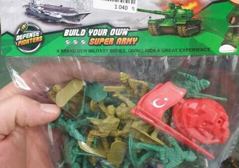 Türkiyə bayraqlı oyuncaq İrəvanı bir-birinə QATDI