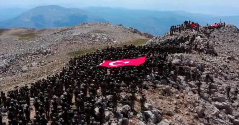 Türkiyədə 3000 komando şəhidlərimizi yad etdi – VİDEO Türkiyədə 3000 komando şəhidlərimizi yad etdi – VİDEO