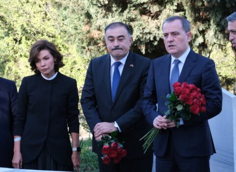 Nazir Topçubaşovun nəvəsinin məzarını ziyarət etdi – FOTO