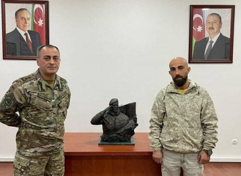 Hikmət Mirzəyevin büstünü hazırlayıb özünə təqdim etdi – FOTOLAR