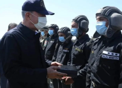 “Cibindəki şəklini hərbçi yoldaşına verib deyib ki…” – Hulusi Akarın təltif etdiyi tankçımız – VİDEO