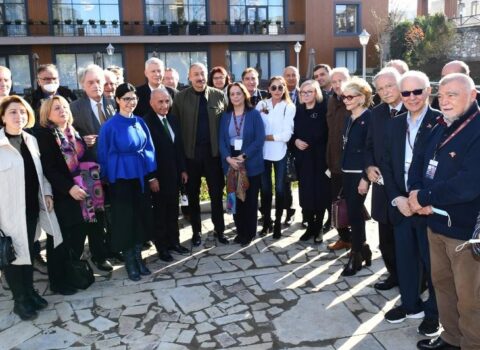 Prezident və birinci xanım VIII Qlobal Bakı Forumunun Şuşaya səfər edən iştirakçıları ilə söhbət etdilər