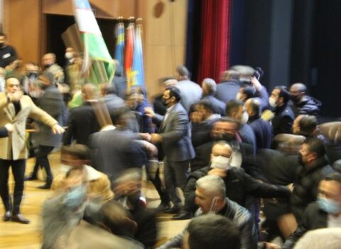 Alparslan Türkeşin anıldığı tədbirdi kütləvi dava – VİDEO