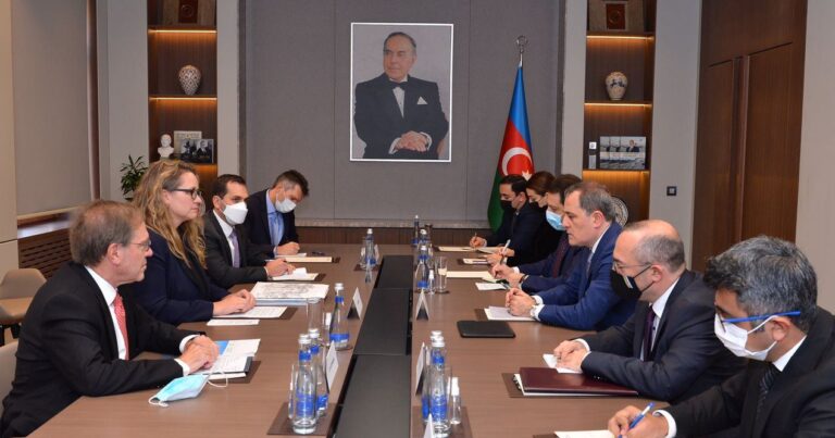 Ceyhun Bayramov Erika Olsonu qəbul etdi – FOTO Ceyhun Bayramov Erika Olsonu qəbul etdi – FOTO