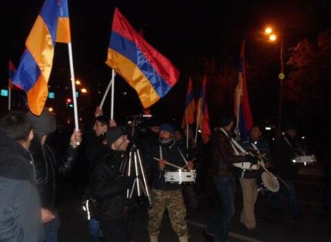Ermənistanda əhalinin təcili silahlandırılması tələb edilir
