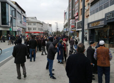 İstanbul 5,3 balla silkələndi – Zəlzələ anının VİDEOSU