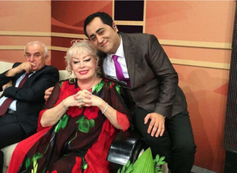Aparıcı Elgiz: “İlhamə Quliyeva hesabı ödəməmək üçün restorana şər atdı” – VİDEO