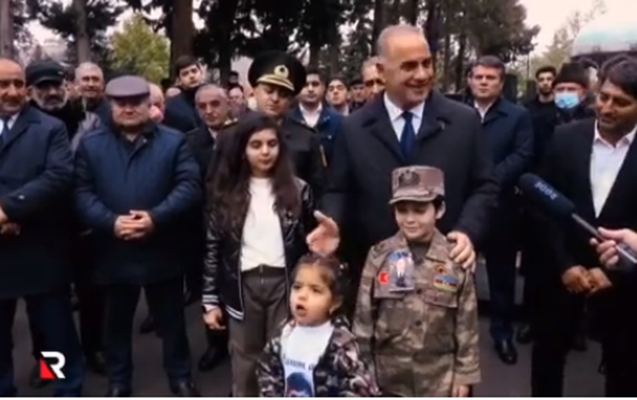 İcra başçısının çıxışı zamanı şəhid qızının bu addımı gündəm oldu – VİDEO İcra başçısının çıxışı zamanı şəhid qızının bu addımı gündəm oldu – VİDEO