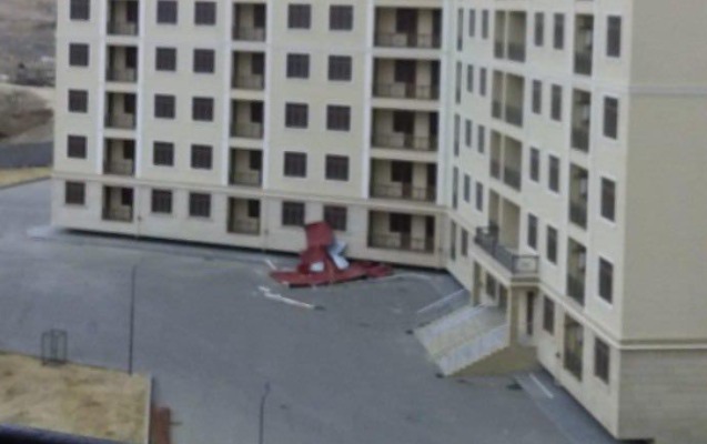 Külək “Jurnalistlər binası”nın damını uçurdu – FOTO Külək “Jurnalistlər binası”nın damını uçurdu – FOTO