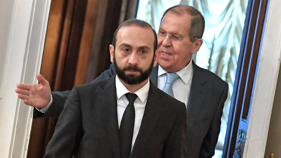 Lavrov erməni həmkarı ilə regionu müzakirə etdi