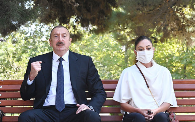 İlham Əliyev Mehriban Əliyeva ilə Gənclər Parkına getdi İlham Əliyev Mehriban Əliyeva ilə Gənclər Parkına getdi