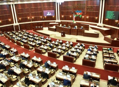 Milli Məclisin iclası başladı