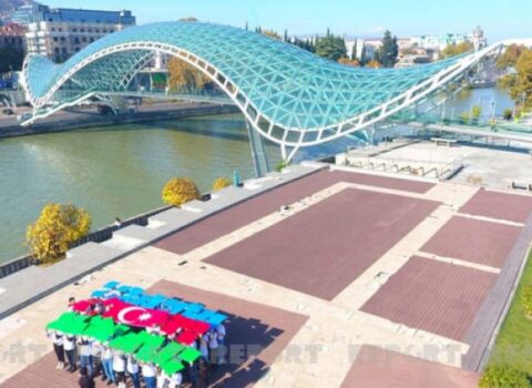 Tbilisidə Zəfər Gününə həsr olunan fleşmob keçirildi – FOTOLAR
