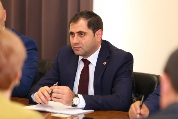 “Qraparak”: Paşinyan Papikyanı Alen Simonyanın taleyi ilə üz-üzə qoymaq istəyib