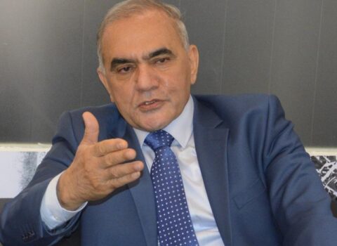 Mərhum nazirin qohumlarının mülkündə qətl: Arvadını azyaşlı uşaqlarının gözləri qarşısında öldürdü