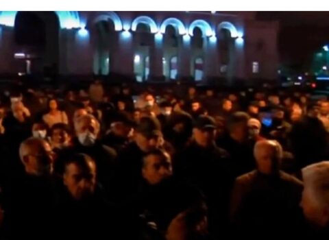 İrəvanda Paşinyanın istefası tələbi ilə aksiya – VİDEO
