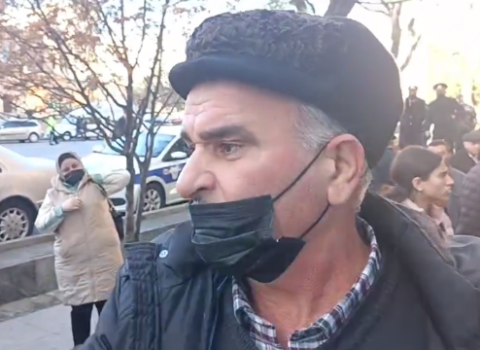 Nazirliyin qarşısında ETİRAZ – Müharibə iştirakçısının atasının pensiyası KƏSİLDİ