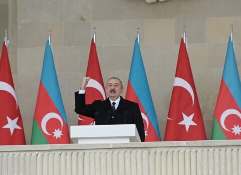Zəfər paradından 1 İL ÖTÜR