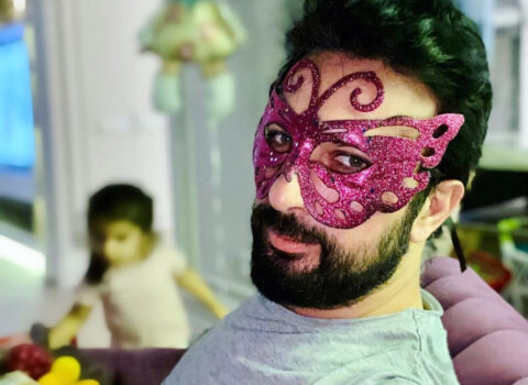 Tarkan: “Tezliklə məni makiyajlı, dırnağı boyalı görsəniz, təəccüblənməyin!” – FOTO