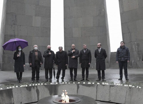 İran parlamentariləri İrəvanda “soyqırım” abidəsini ziyarət edib, kədərləndilər