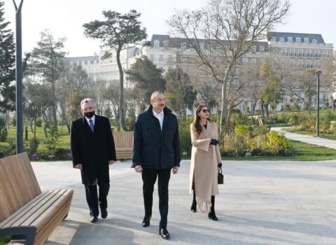 Prezidentlə xanımı Nizami Gəncəvi parkında yaradılan şəraitlə TANIŞ OLDULAR – FOTOLAR